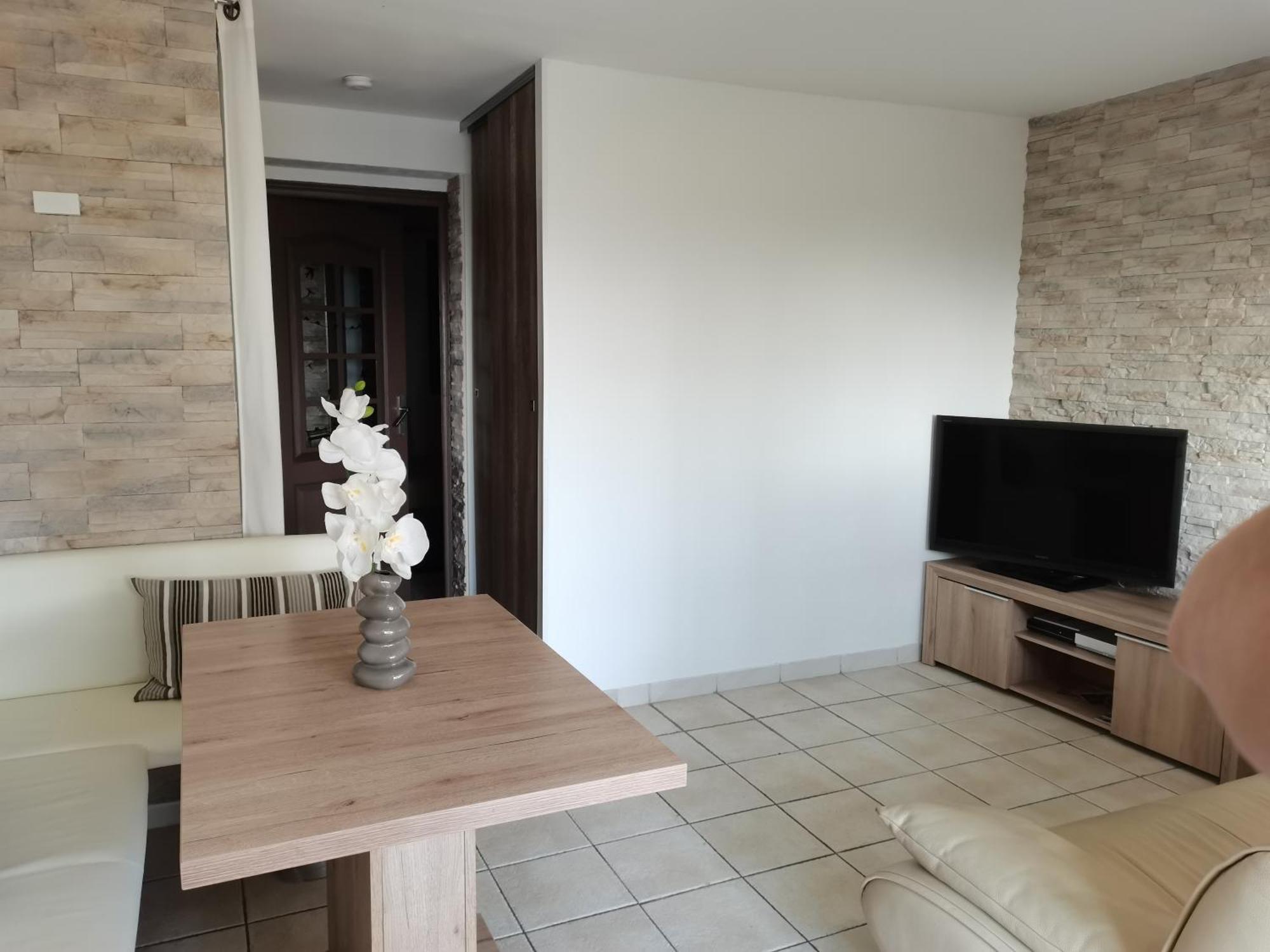 Charmant 2P Au Calme, Jardin, Piscine, Vue Panoramique Et Stationnement 빌뇌브루베 외부 사진